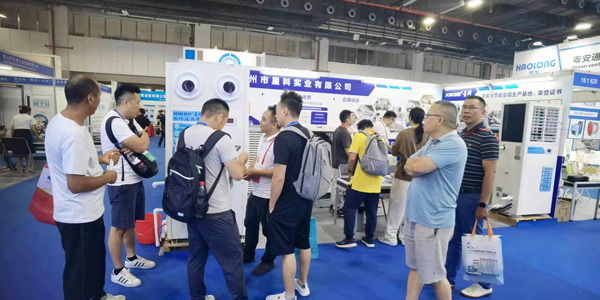 星科環(huán)保空調(diào),蒸發(fā)冷省電空調(diào),廠房降溫廠家展會現(xiàn)場
